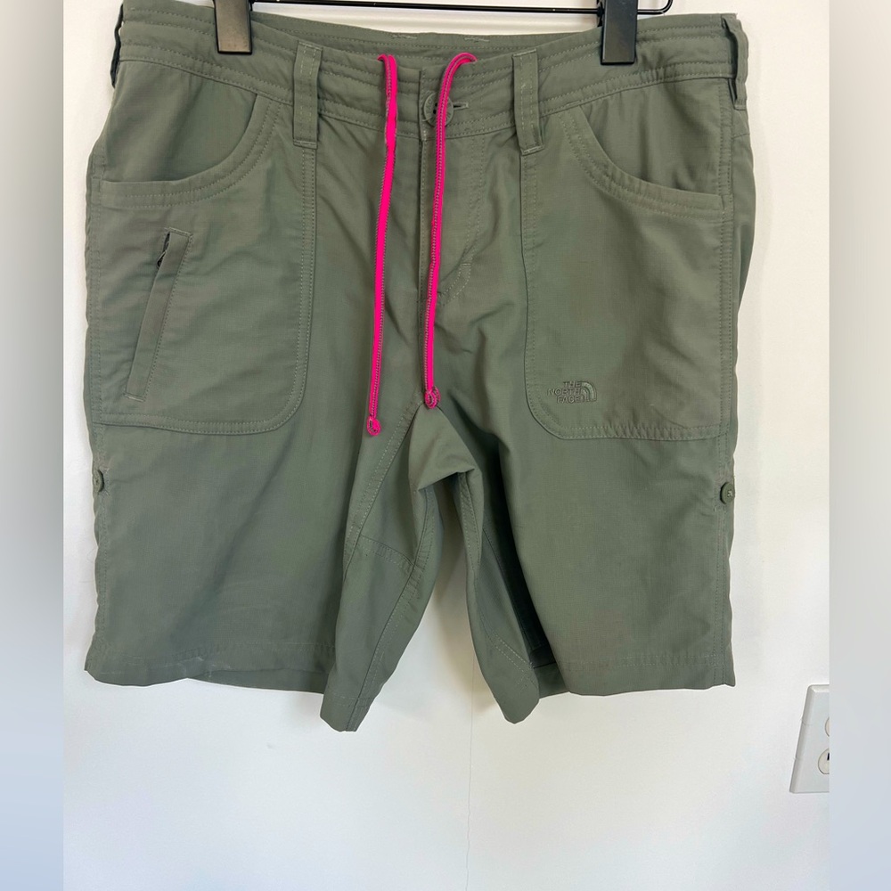 The North Face Shorts size 4